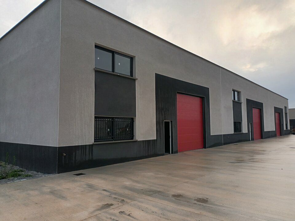 Location local d''activites 444 m² divisibles à partir de 222 m²