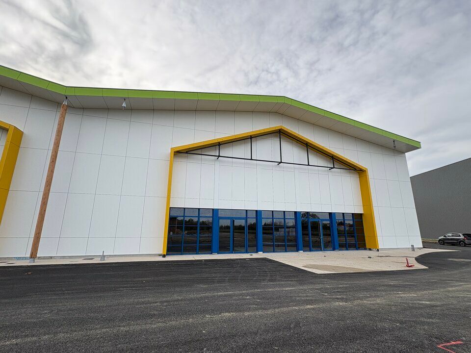 Location local commercial 1630 m² non divisibles