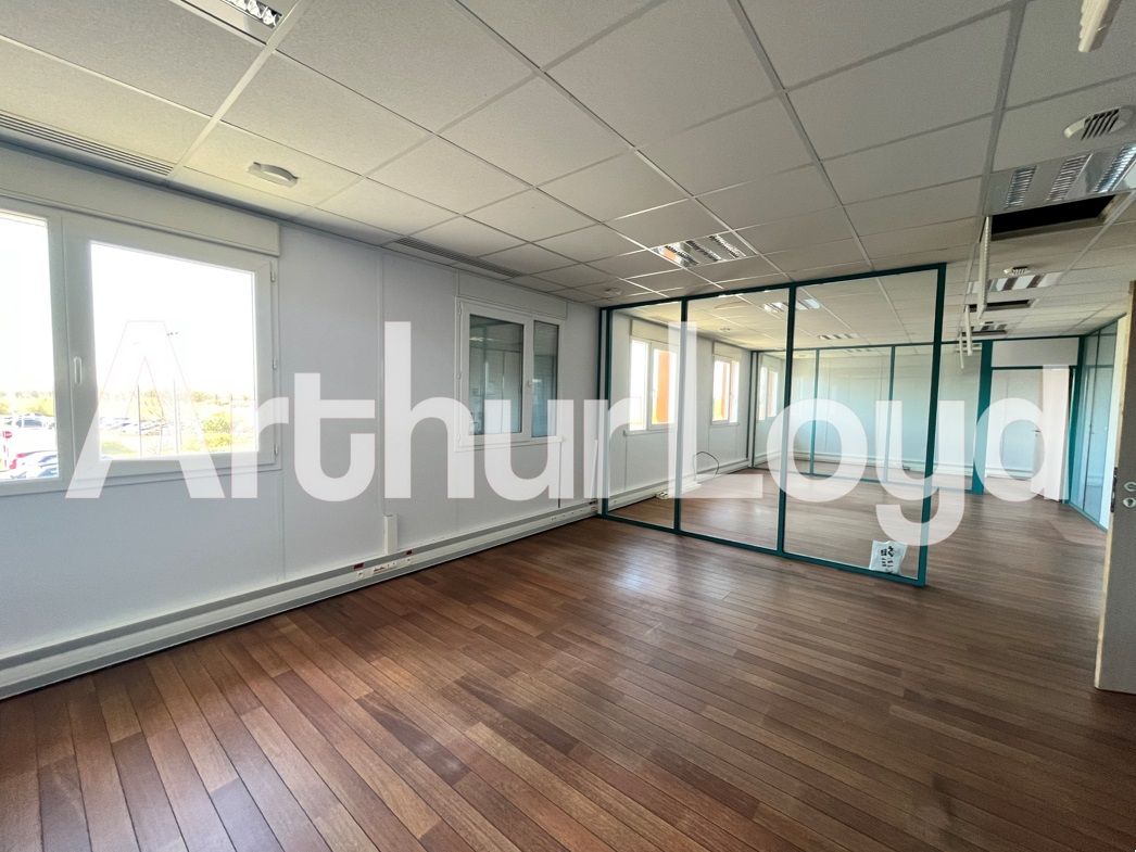 Location bureaux 457.45 m² à COLOMBELLES
