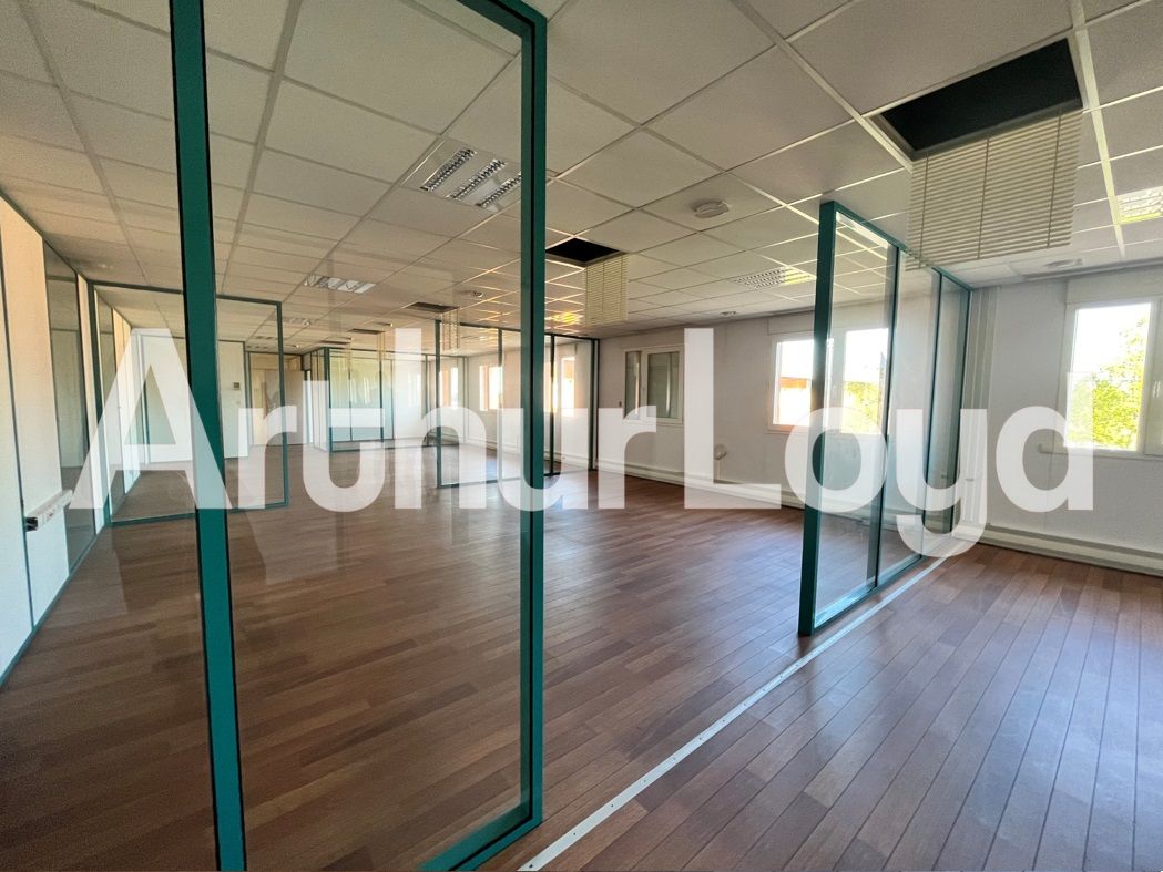 Location bureaux 457.45 m² à COLOMBELLES