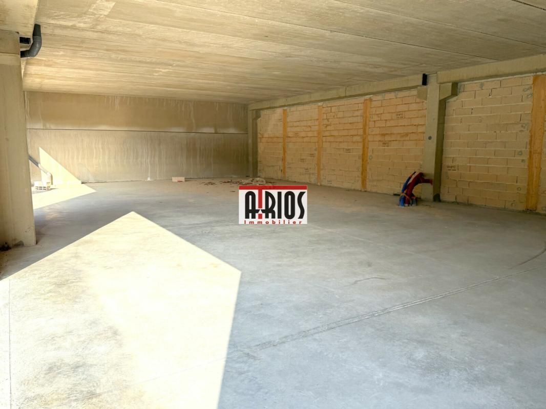 Location local commercial 436 m² non divisibles