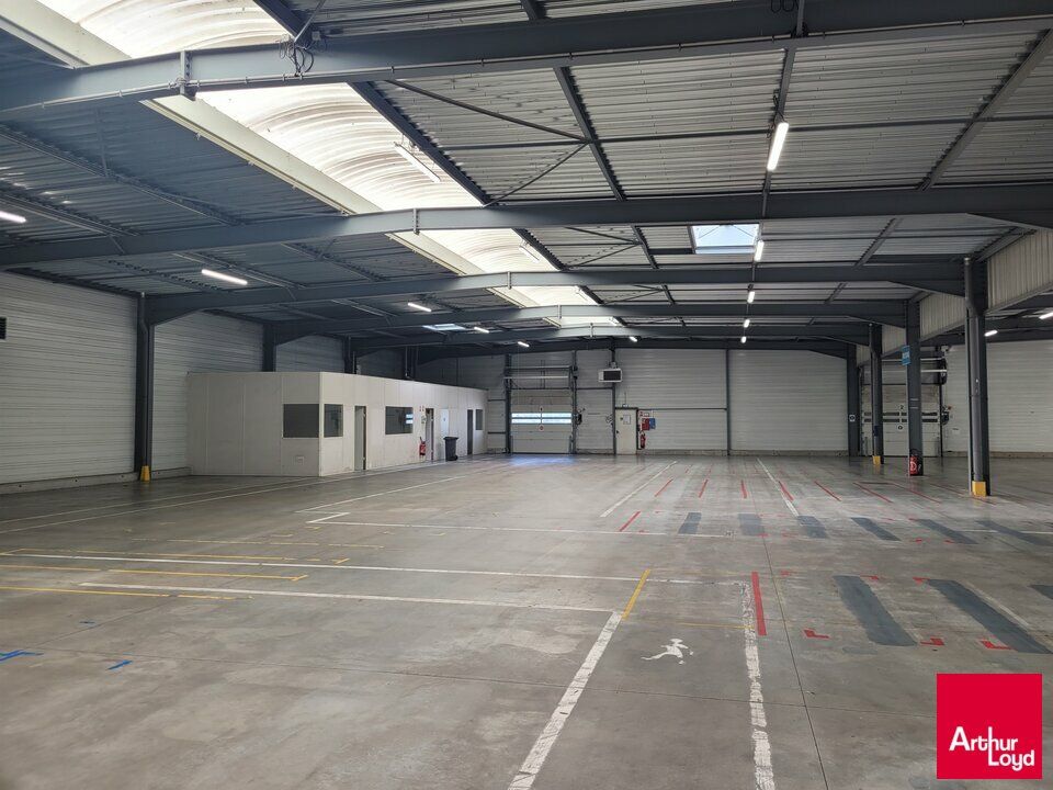 Vente BATIMENT 2700m² // 3 quais LE MANS SUD