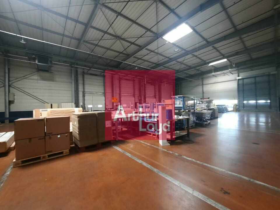 SECTEUR ISSOIRE A LOUER ENTREPOT 2000 M²  AVEC QUAIS 