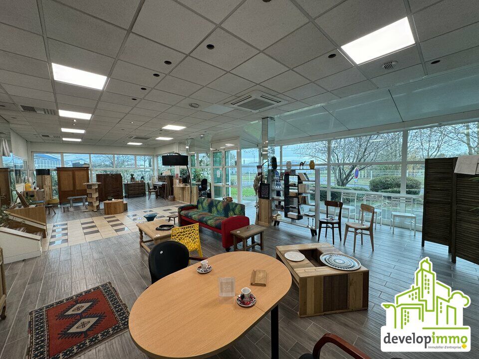 Local d'activité de 1431m² avec showroom et atelier 