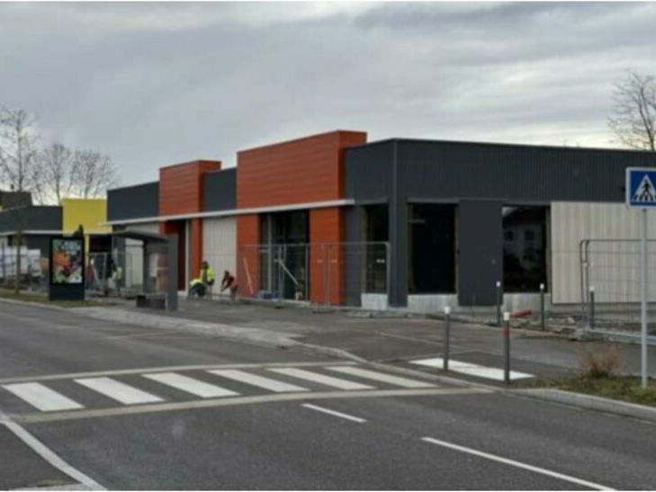 Location local commercial 615.53 m² divisibles à partir de 158.77 m²