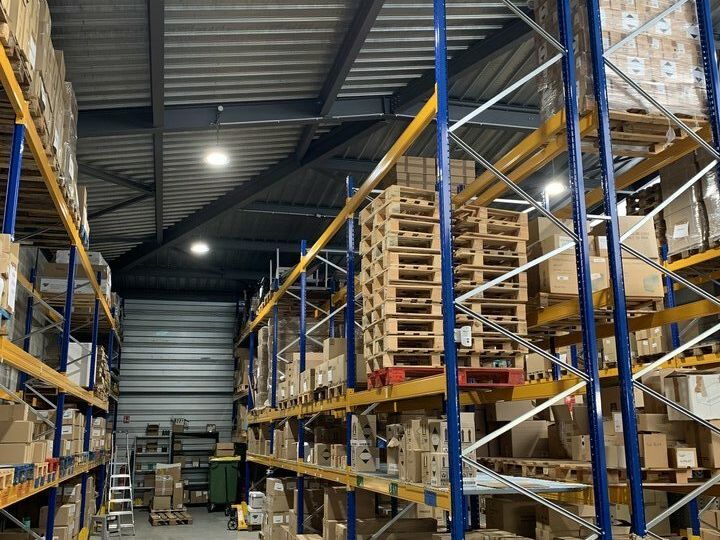 Location local d''activites 250 m² non divisibles