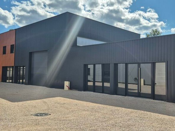 Location local d''activites 422 m² non divisibles