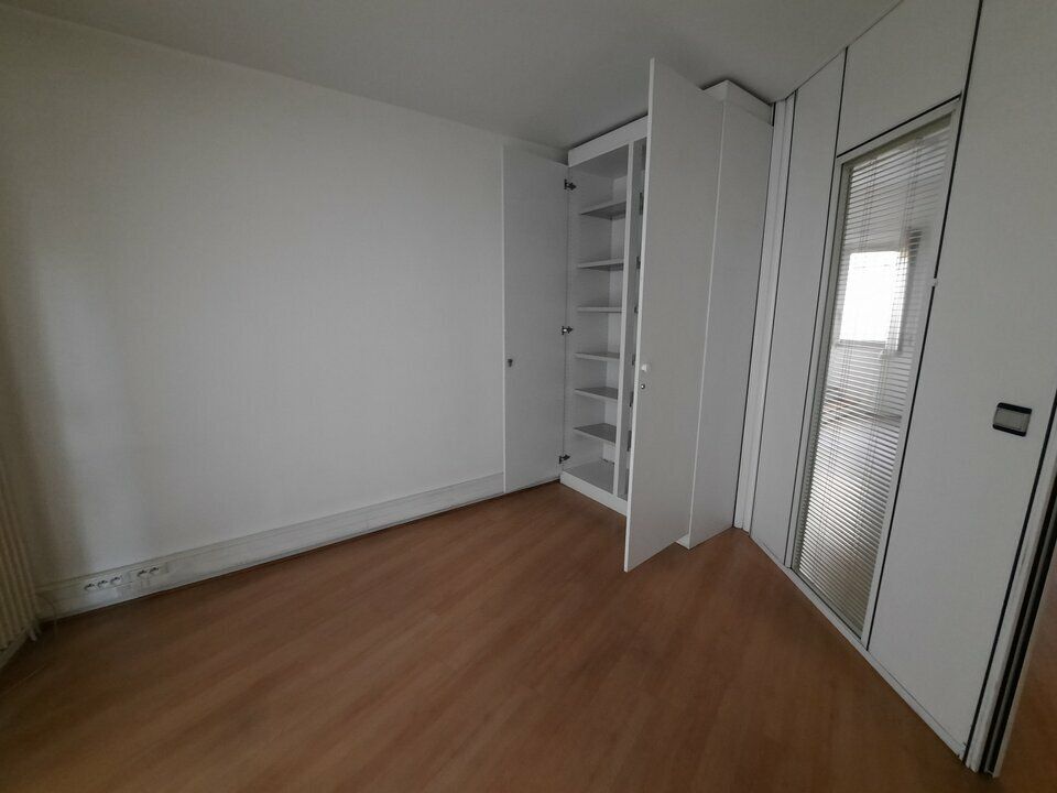 GARE SNCF - VITRINE SUR BOULEVARD.