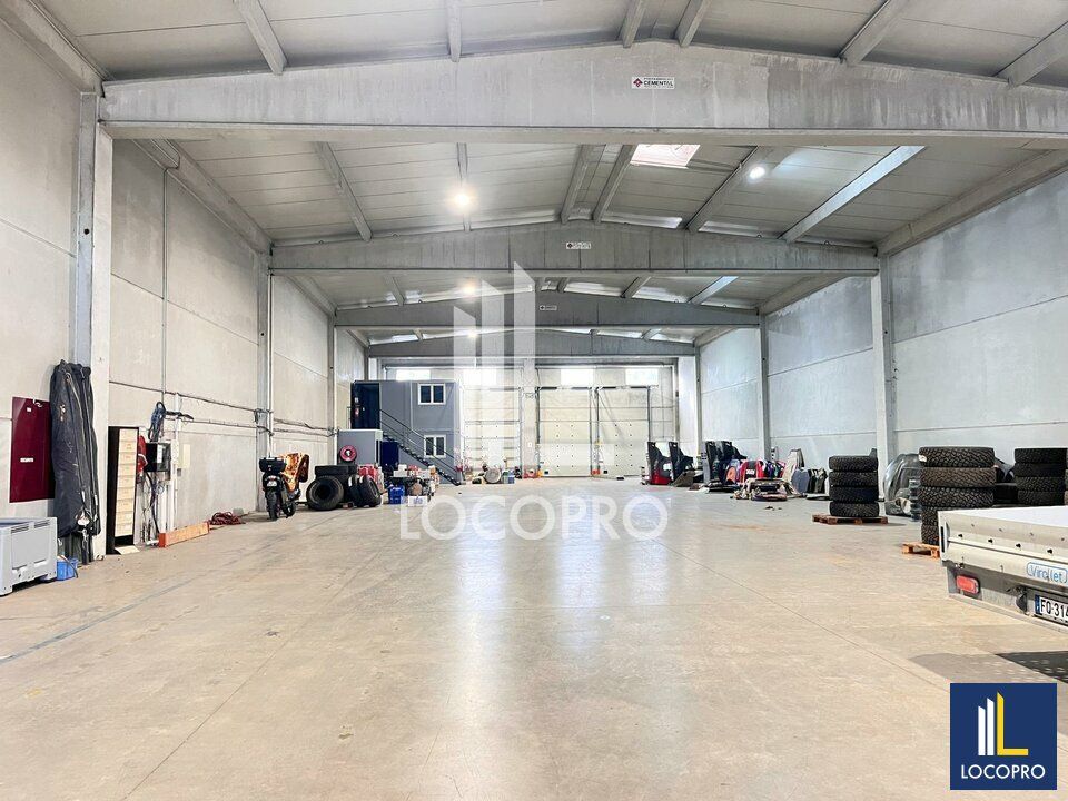 Location local d''activites 870 m² non divisibles