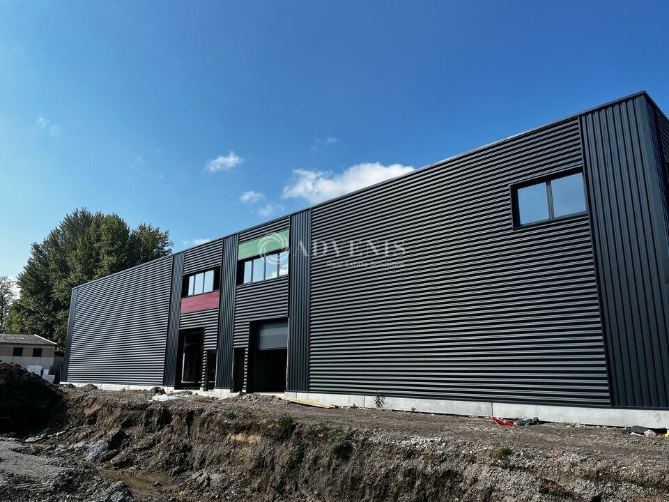 Location local d''activites 456 m² divisibles à partir de 114 m²