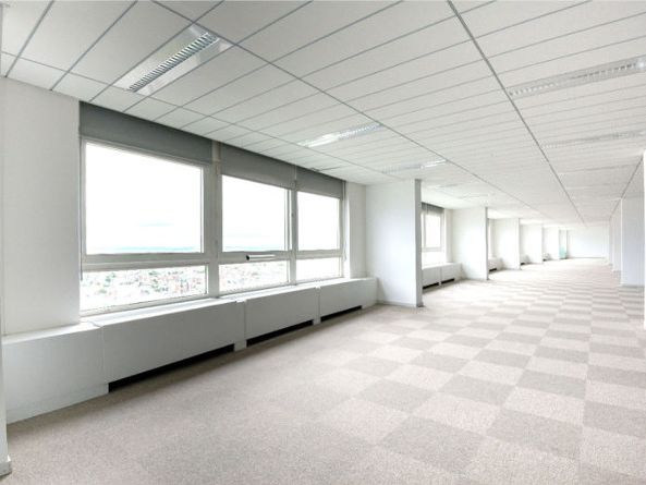 Location bureaux 3301 m² divisibles à partir de 250 m²