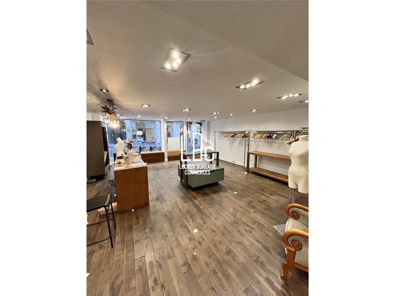 Location local commercial 94.00 m² à Nantes