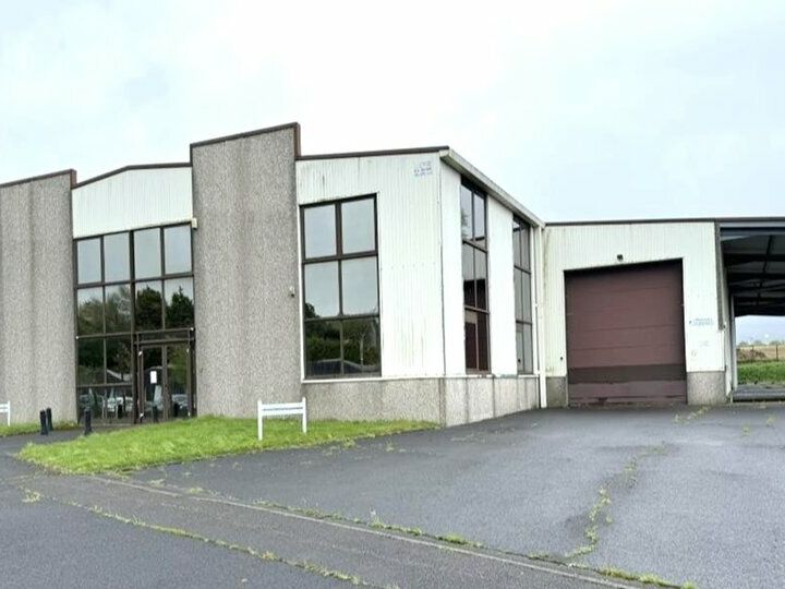 Vente local d''activites 1550 m² non divisibles