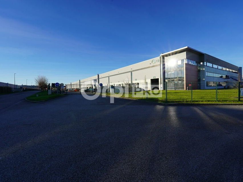 Location entrepot 24526 m² non divisibles