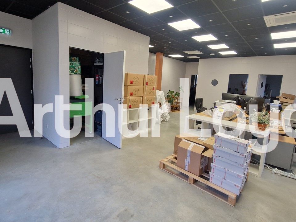 Location local commercial 92.00 m² à IFS