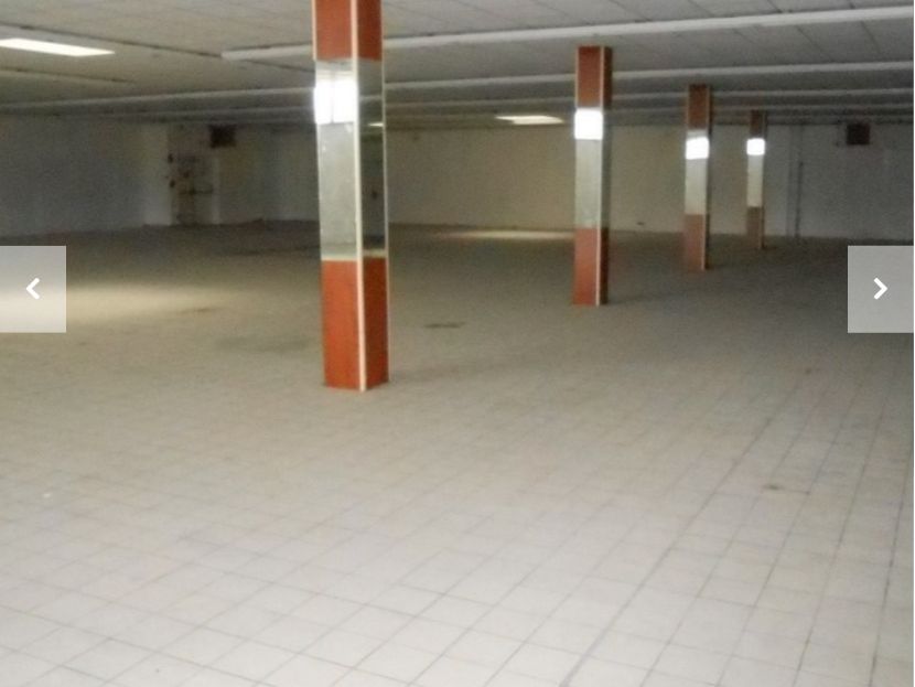 Location local commercial 1650.00 m² à CHALUS