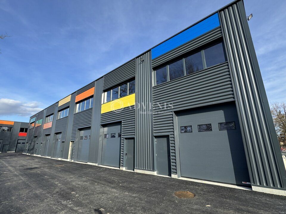 Vente local d''activites 349 m² divisibles à partir de 157 m²