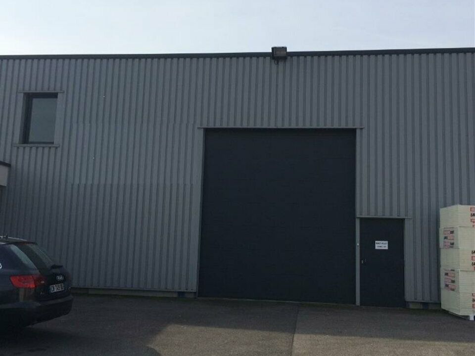 Location local d''activites 110 m² non divisibles