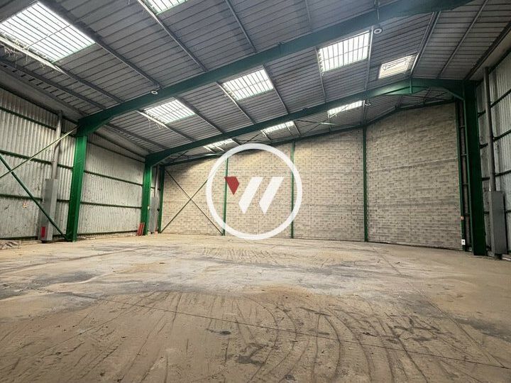 Location entrepot 2000 m² non divisibles