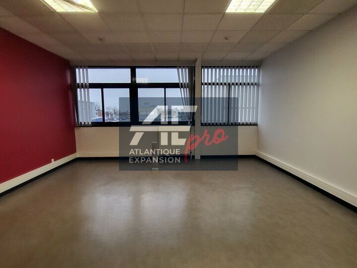 A LOUER BUREAU AVEC TERRASSE 