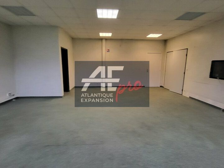 Location bureaux 239.8 m² non divisibles