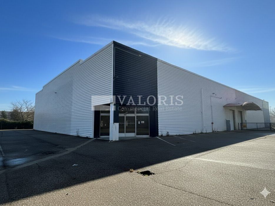 Location local commercial 980 m² non divisibles