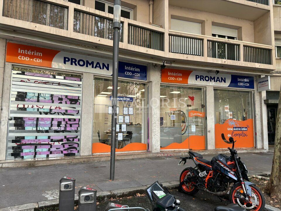 Location local commercial 98 m² non divisibles