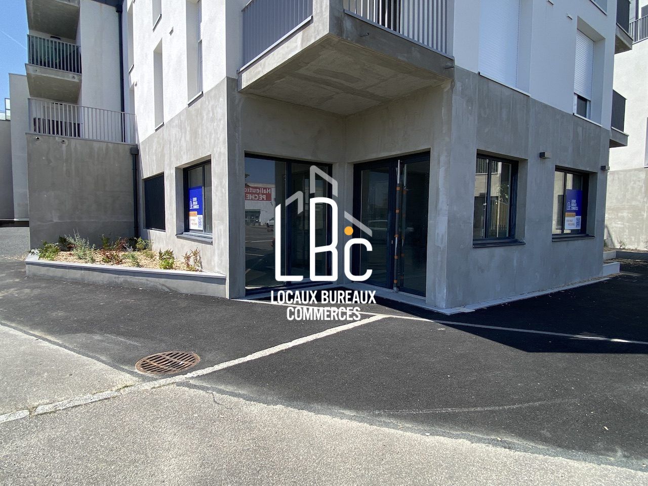 Location local commercial 48.83 m² à Rezé