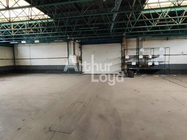Location local d''activites 1200 m² divisibles à partir de 295 m²