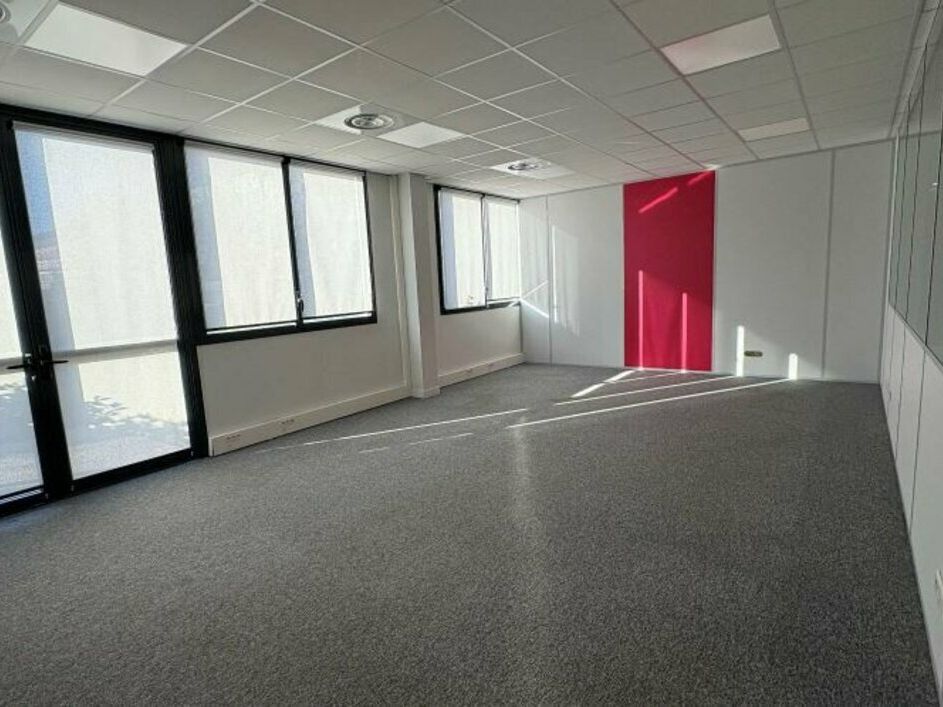 À LOUER – BUREAUX 549 m² – LYON 7ème – PARC SÉCURISÉ & ACCESSIBLE