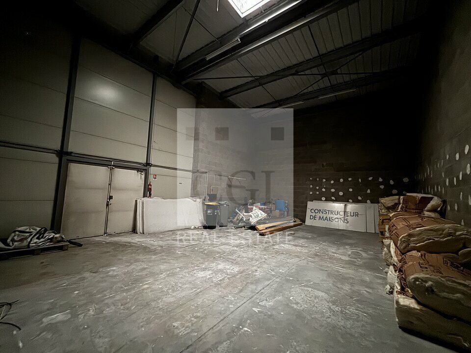 Location local d''activites 733 m² non divisibles