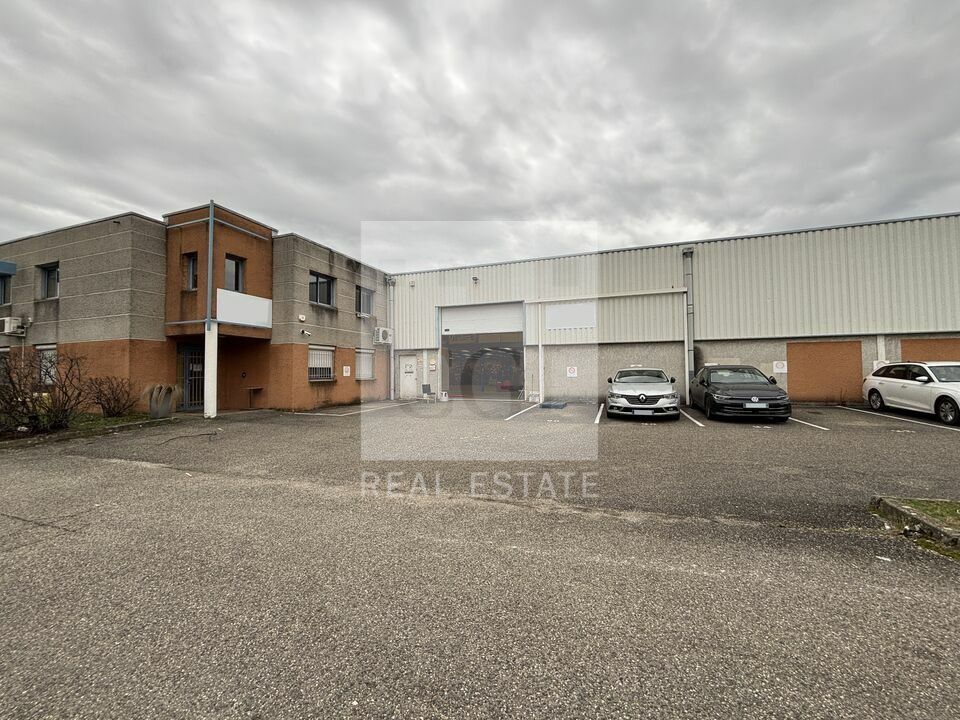 Location local d''activites 1603 m² non divisibles