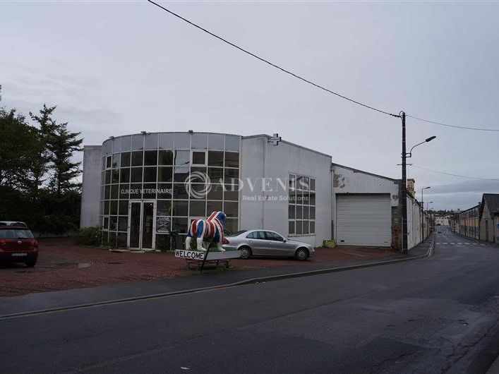 A vendre bureaux et entrepôt 4000 m² environ