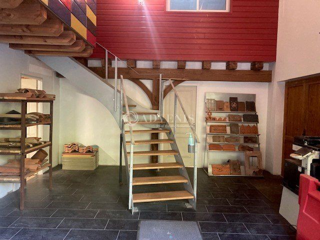 A LOUER BATIMENTS D'ACTIVITES 600 M² ENVIRON