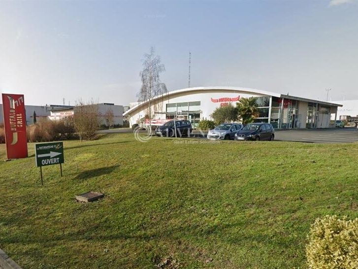 Location local commercial 590 m² non divisibles