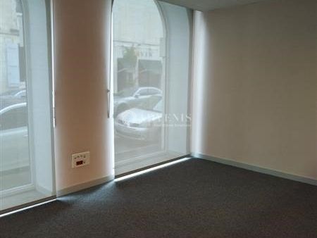 A LOUER BUREAUX DE 230 M²