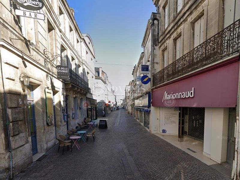 Location local commercial 300 m² non divisibles