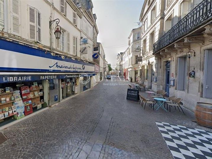 A LOUER CELLULE DE 300 M²