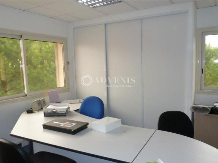 Local de 700m² sur un terrain de 7600m²