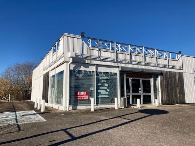 Location local commercial 900 m² non divisibles