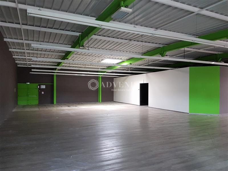 A louer, local commercial avec belle visibilité dans zone d'activités passante