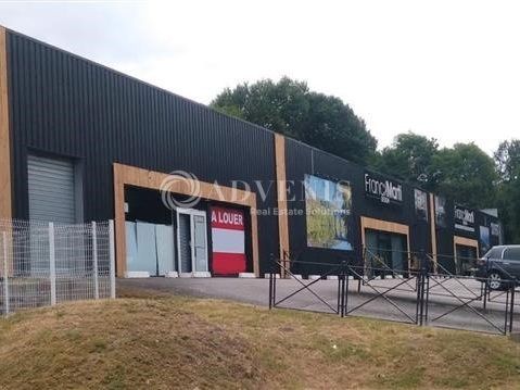 A louer, cellule commerciale avec belle visibilité, en pleine zone d'activités