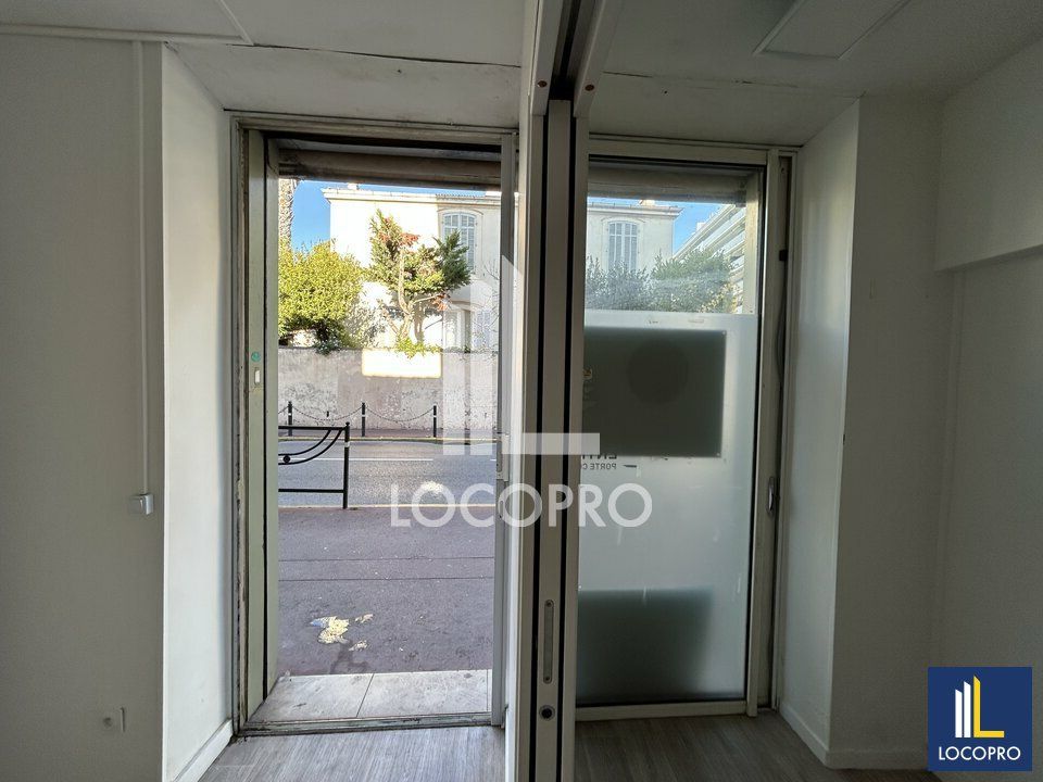 A LOUER - LOCAL COMMERCIAL 30 M2 - CANNES CENTRE VILLE