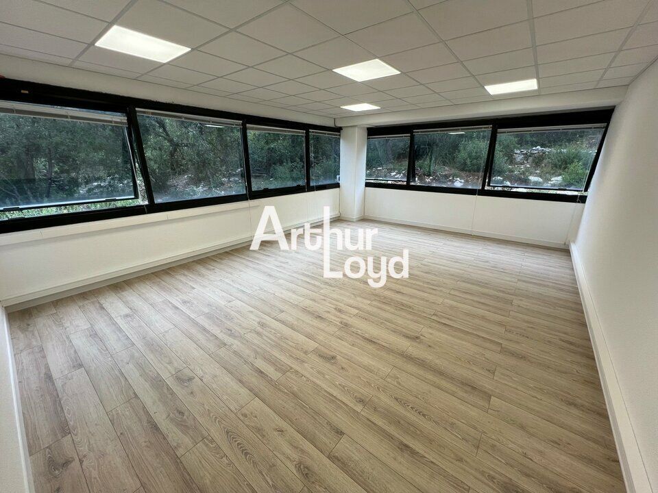 Location bureaux 232 m² divisibles à partir de 50 m²