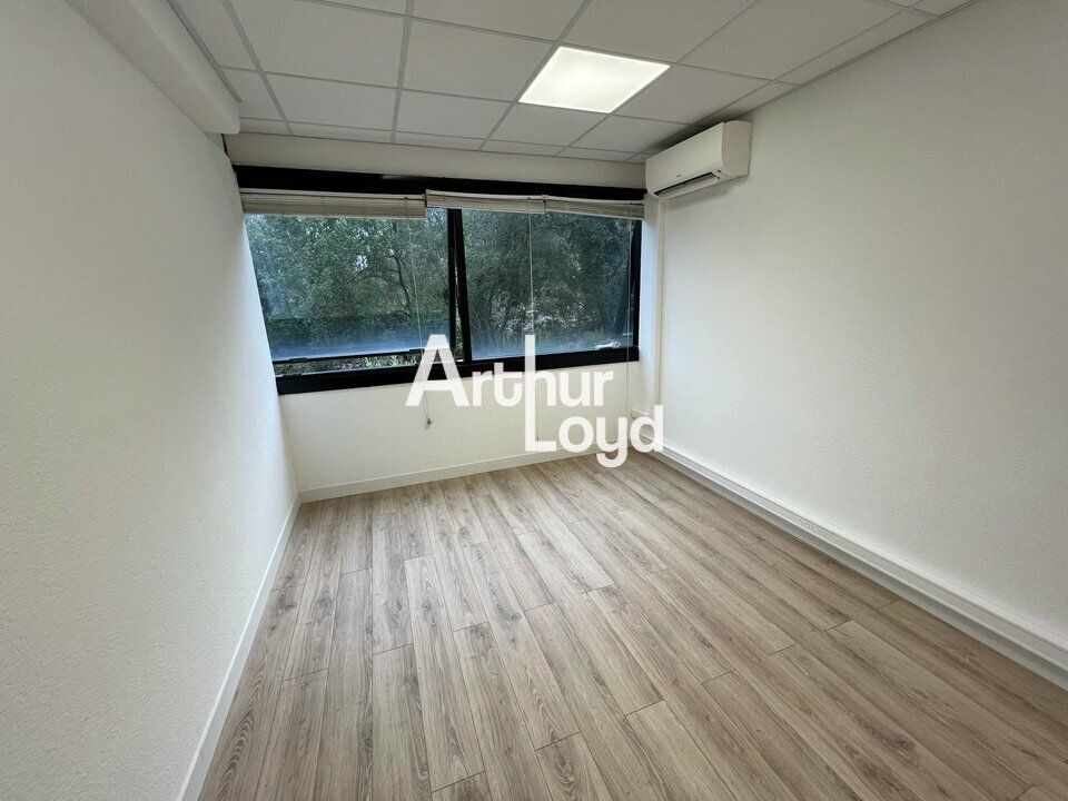 Bureaux à louer cloisonnés et climatisés bon standing - Valbonne
