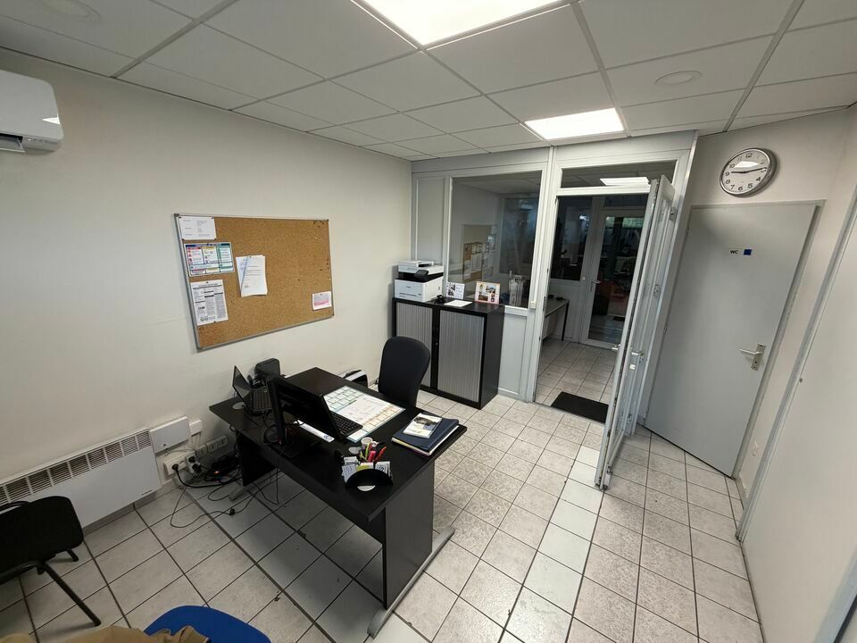 SORTIE D'AUTOROUTE VALENCE SUD, ATELIER ENTREPOT BUREAUX AVEC TERRAIN ATTENANT