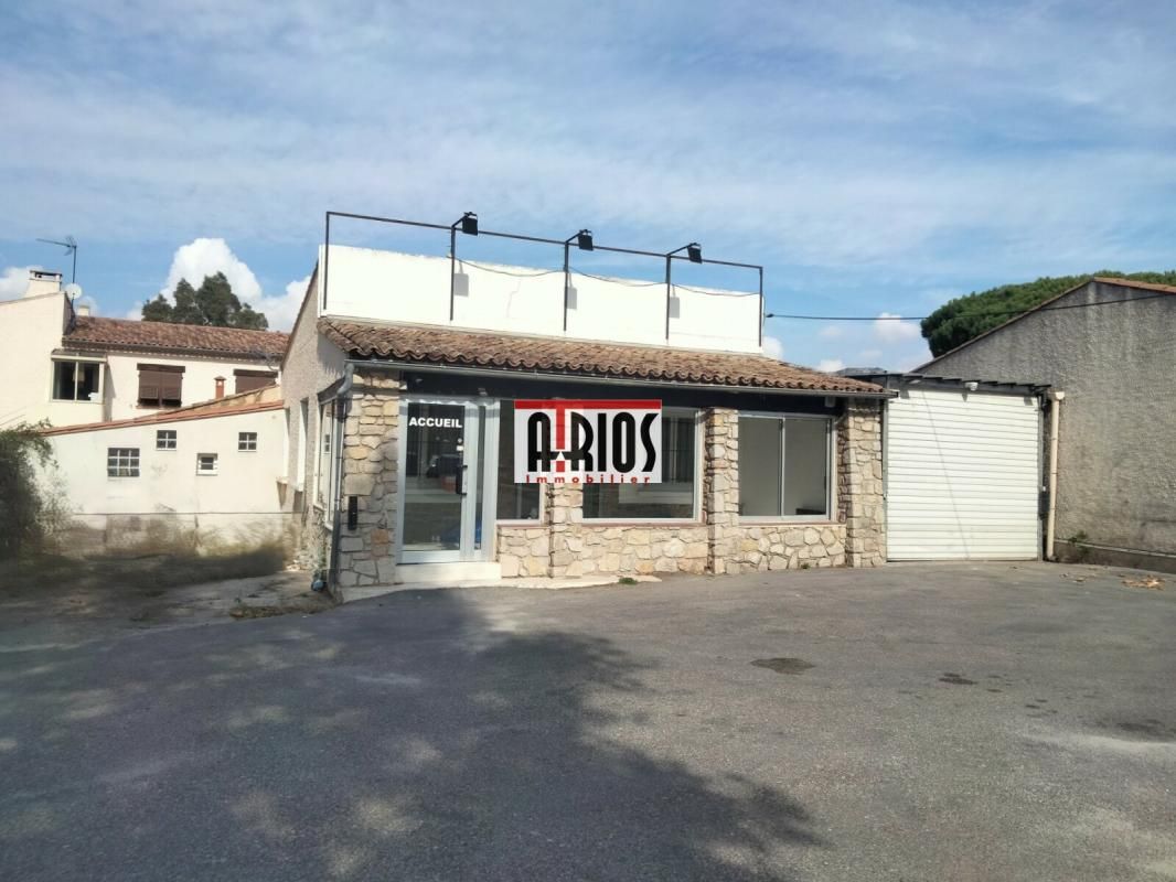Location local commercial 109 m² non divisibles