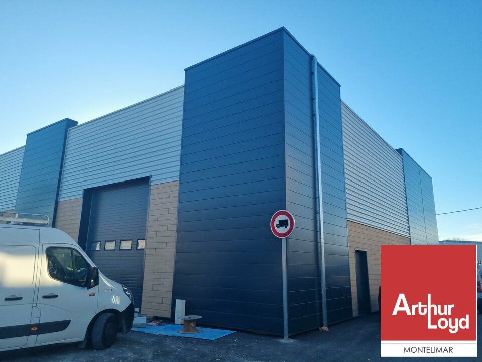 Pierrelatte - Exclusif - à louer LOCAL d'activité indépendant dans la zone industrielle des Malalonnes