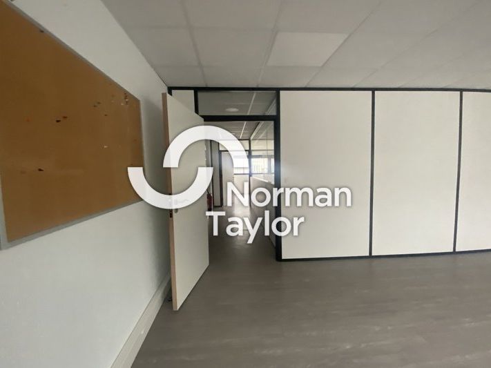 Location bureau - 231 m²