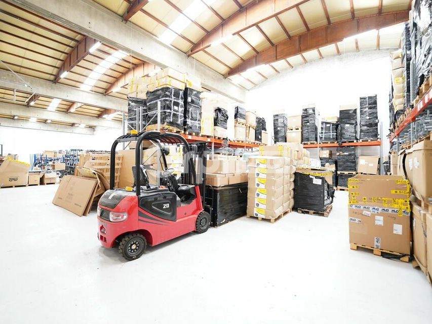 Location local d''activites 680 m² non divisibles